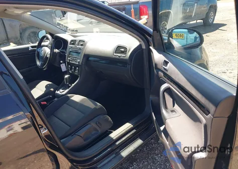 2013 Volkswagen Jetta Sportwagen 2.5L S z USA, uszkodzony, nr VIN 3VWPP7AJ8DM620623